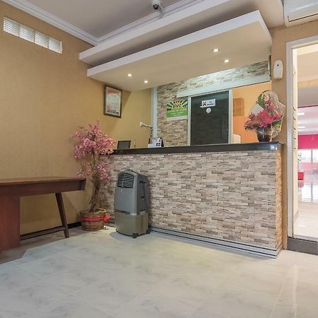 Reddoorz Near Mt Haryono Semarang Hotel Luaran gambar
