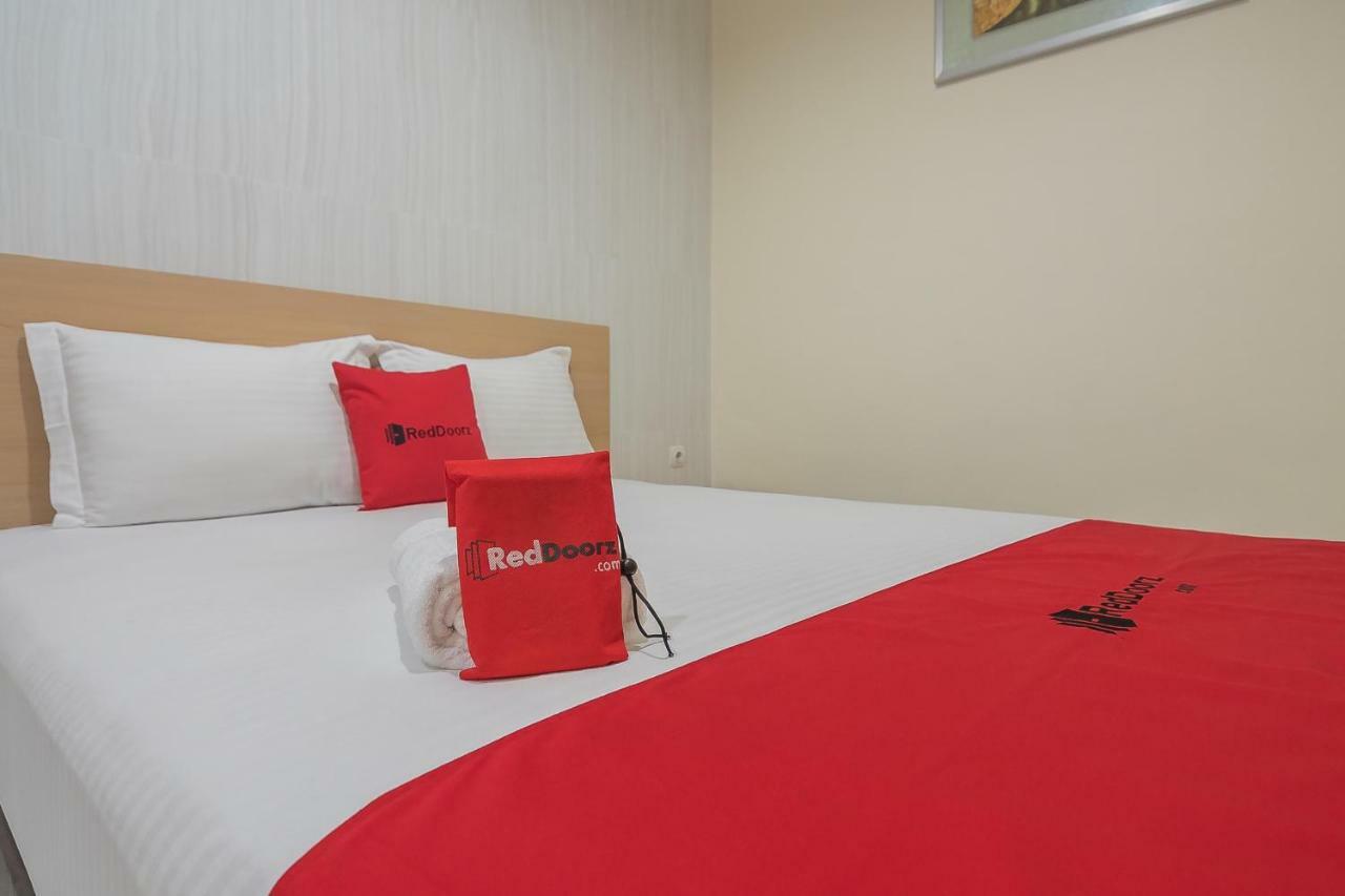 Reddoorz Near Mt Haryono Semarang Hotel Luaran gambar