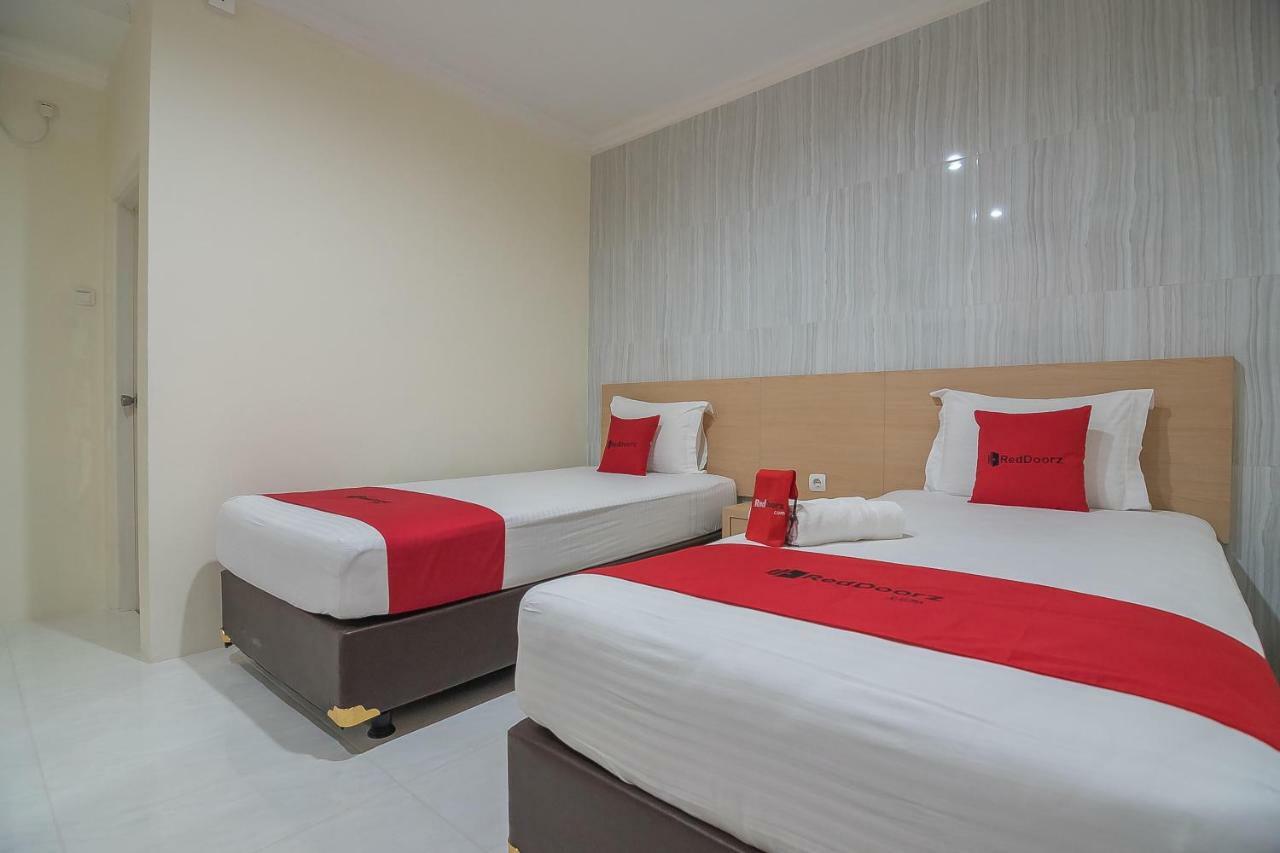 Reddoorz Near Mt Haryono Semarang Hotel Luaran gambar
