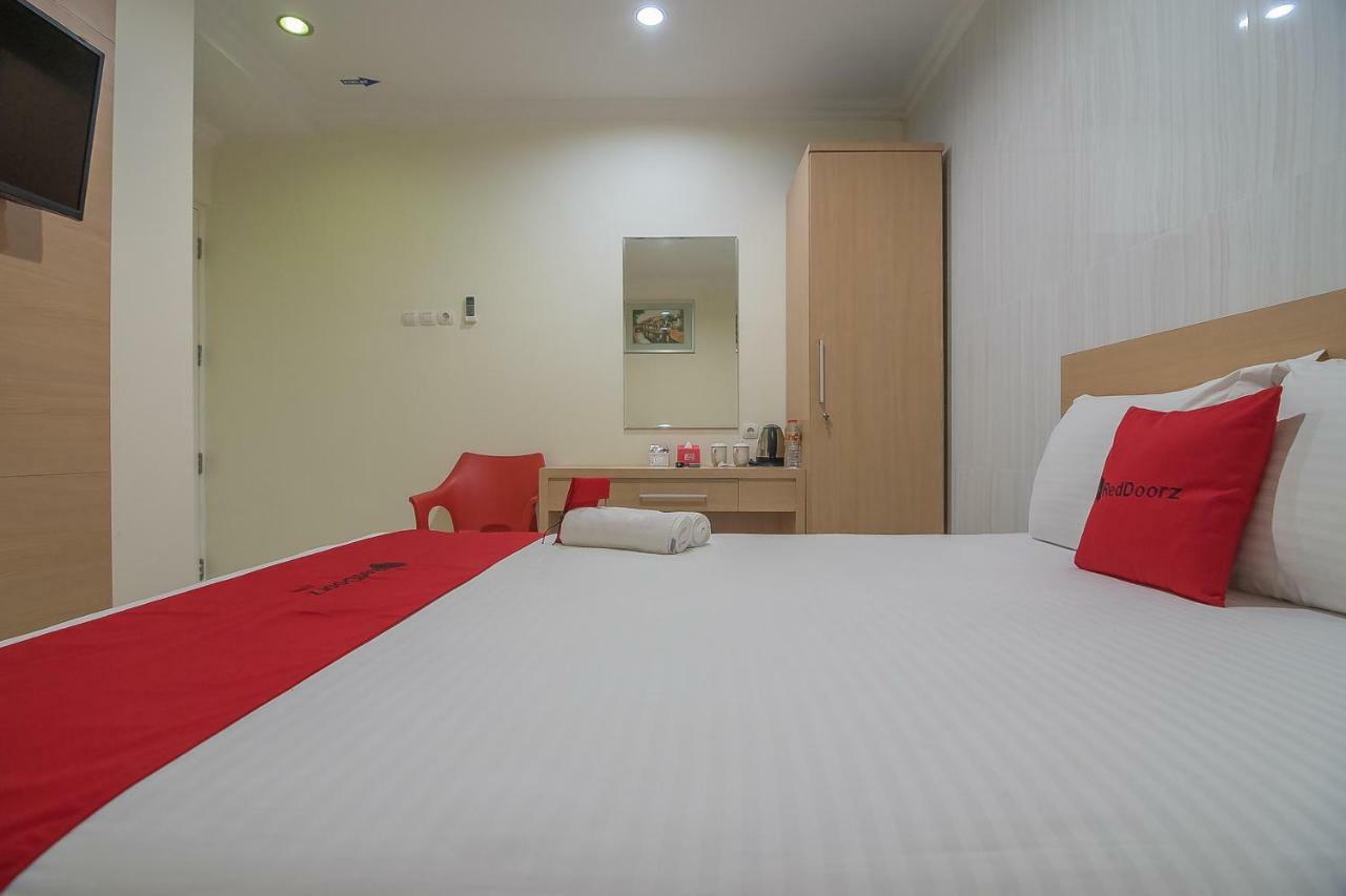 Reddoorz Near Mt Haryono Semarang Hotel Luaran gambar