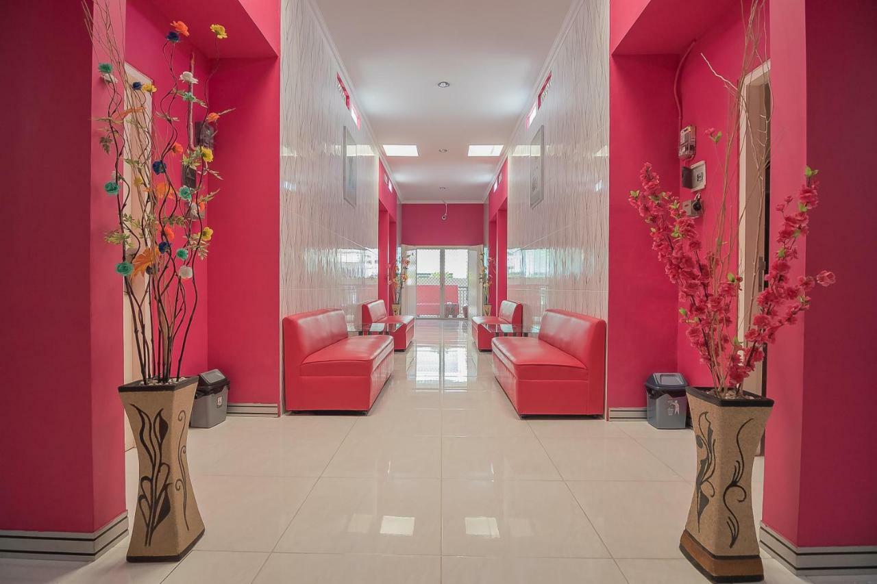 Reddoorz Near Mt Haryono Semarang Hotel Luaran gambar