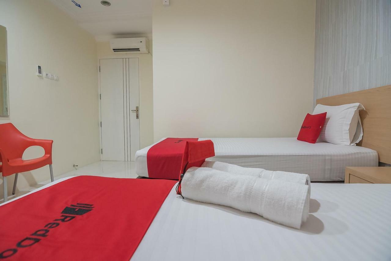 Reddoorz Near Mt Haryono Semarang Hotel Luaran gambar