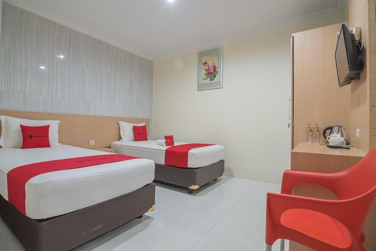 Reddoorz Near Mt Haryono Semarang Hotel Luaran gambar