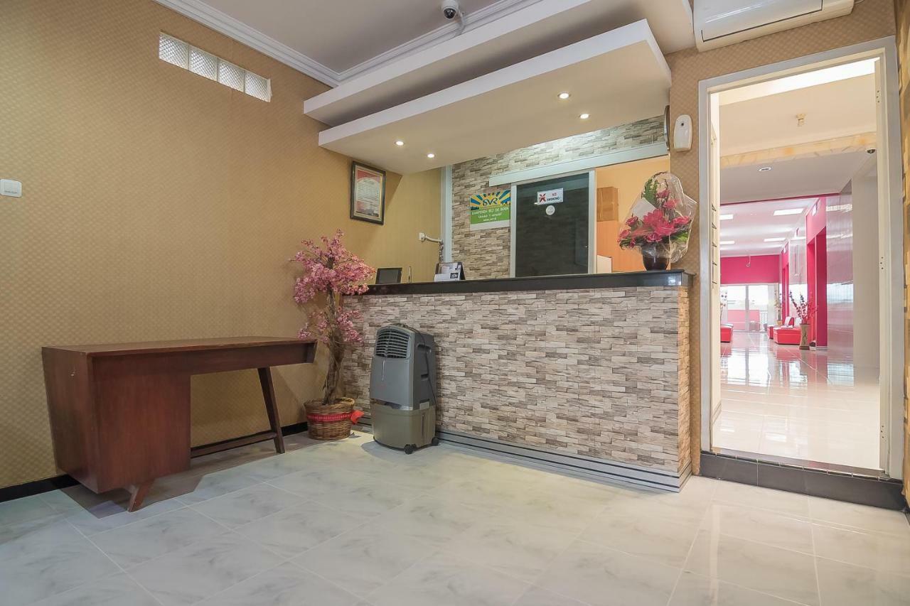 Reddoorz Near Mt Haryono Semarang Hotel Luaran gambar